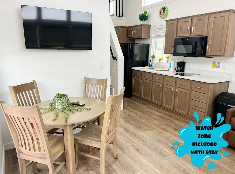 Cindy Bear™ Two Bedroom Glamping Cabin-7